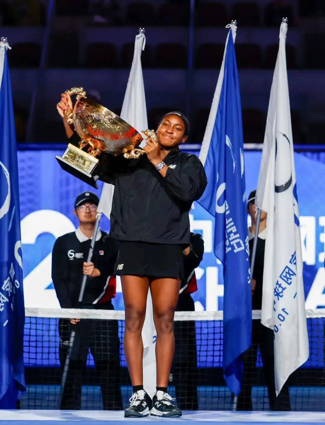 他不仅帮助 他不仅帮助