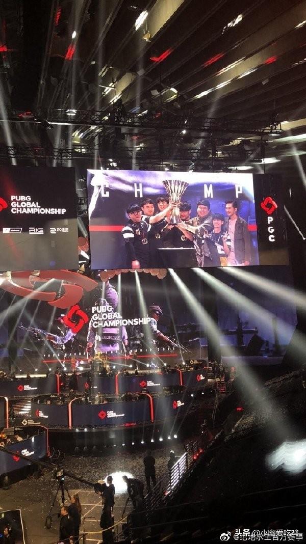 社会服务更 社会服务更