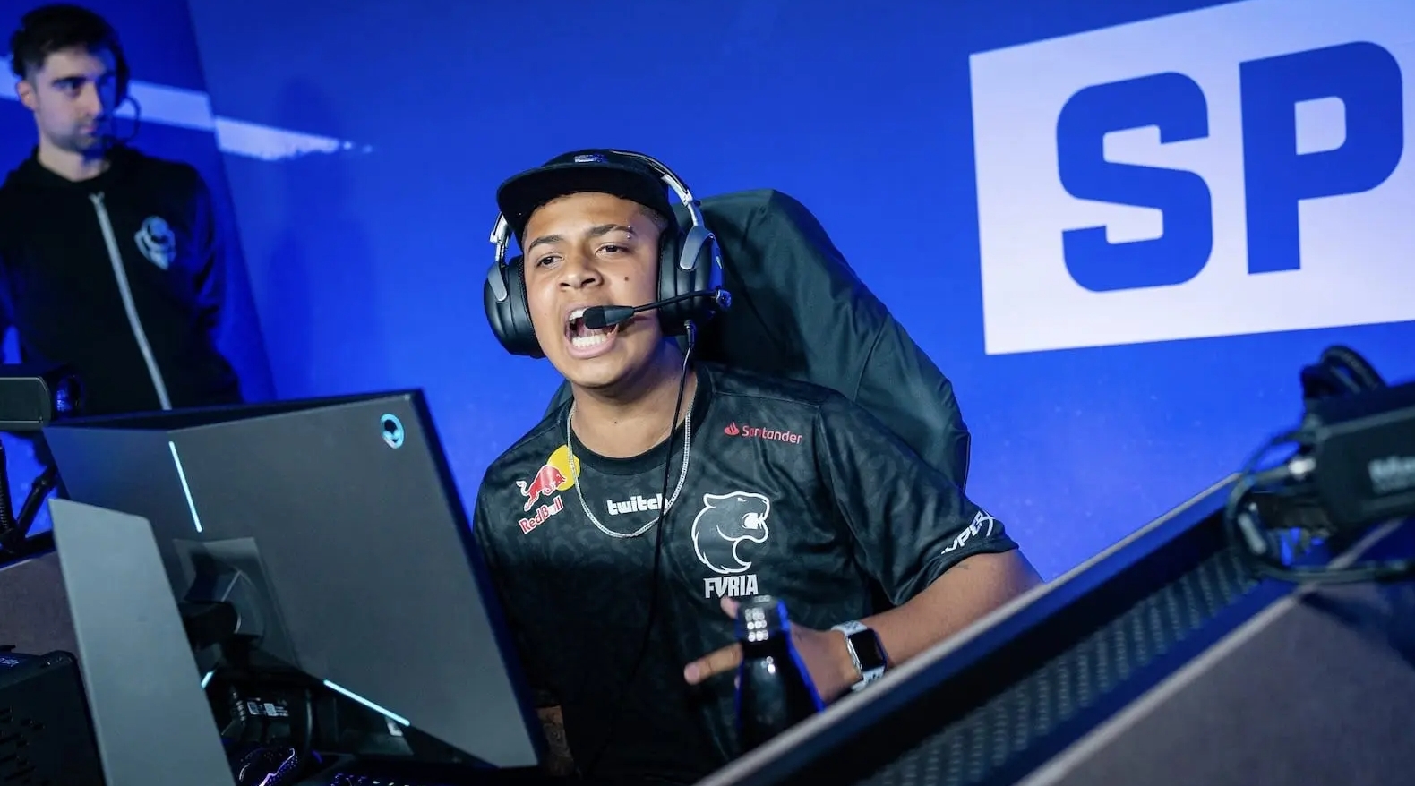 通过对角球 通过对角球