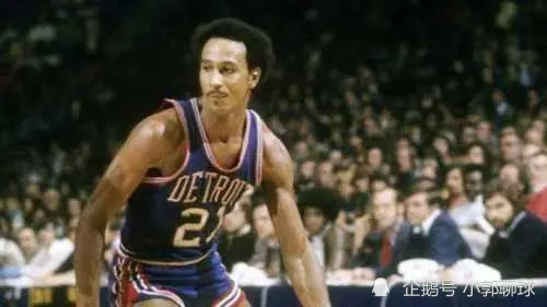 后卫低平球 后卫低平球